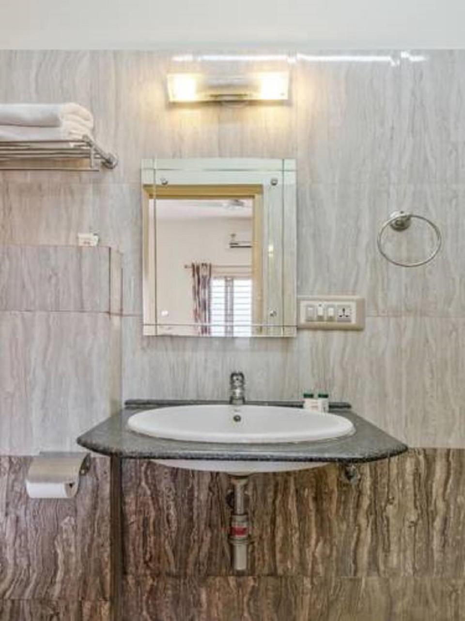 Hotel Felicity Inn Egl By Sky Stays Bangalore Esterno foto